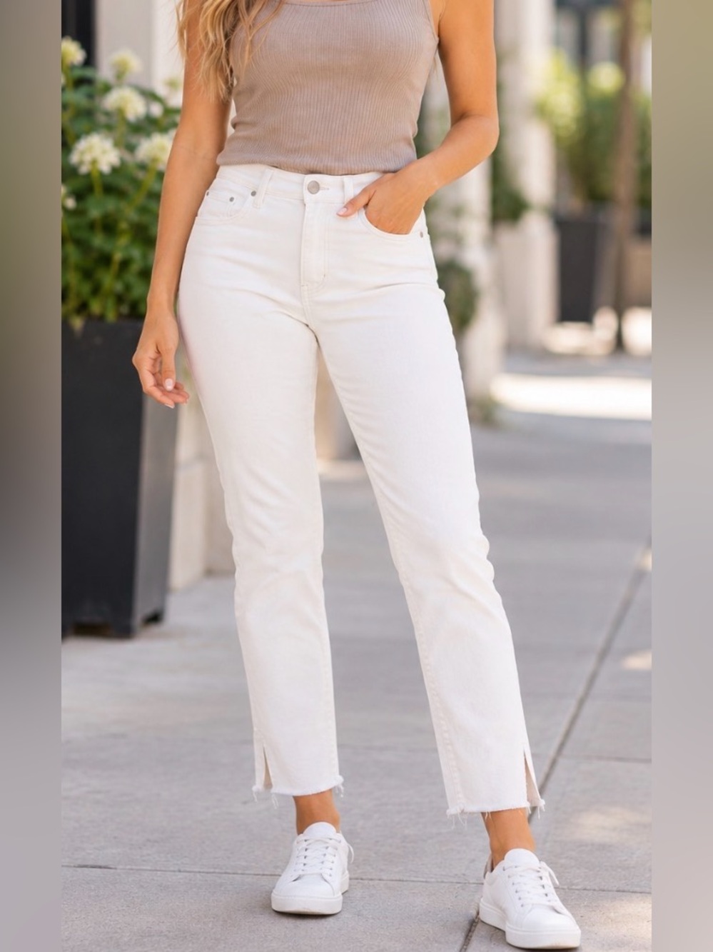Joe’s Jeans White Straight Leg Ankle Jeans Size 31 Split Hem Raw Edge